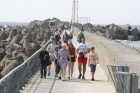 Sekmadienį pavakarį klaipėdiečiai laiką leido prie jūros Sekmadienį pavakarį klaipėdiečiai laiką leido prie jūros