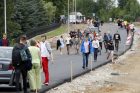 Į Karklės festivalį toliau plūsta žmonės Į Karklės festivalį toliau plūsta žmonės