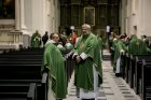 Žmonės rinkosi į šv. Mišias Santakoje Žmonės rinkosi į šv. Mišias Santakoje