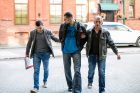 Įtariamasis pareigūnų sužalojimu atvežtas į teismą Įtariamasis pareigūnų sužalojimu atvežtas į teismą